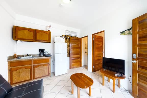 Affordable Suite on Gated Property with Rooftop Deck, WiFi, AC, and Shared Pool - Image 4