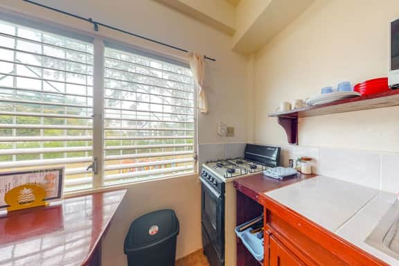Hotel-style studio with kitchen, picnic area, free bikes, WiFi & partial AC - Image 3