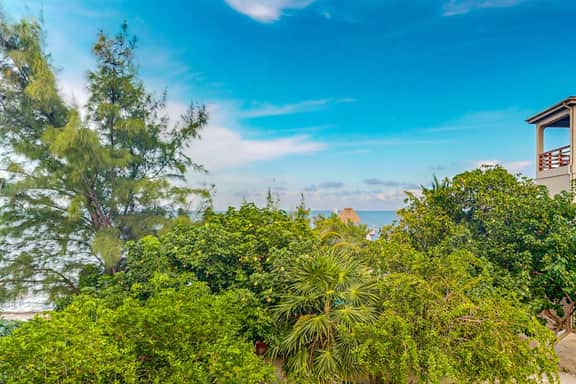 Dazzling beach stay with a balcony - pool, bikes, canoes, grill, & dock access - Image 2
