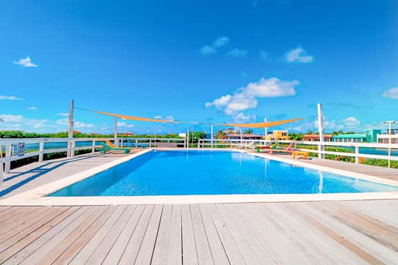Lagoon-front suite w shared pool, ocean view, WiFi & central AC - near beaches - Image 2