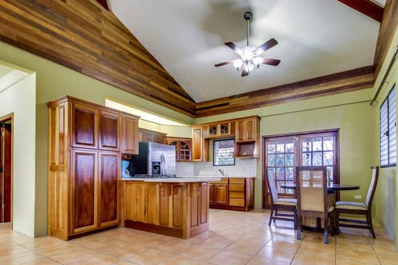 New Home w Balcony, WiFi, Partial AC & Great Neighborhood - Ideal for Day Trips - Image 3