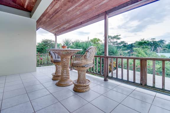 New Home w Balcony, WiFi, Partial AC & Great Neighborhood - Ideal for Day Trips - Image 4
