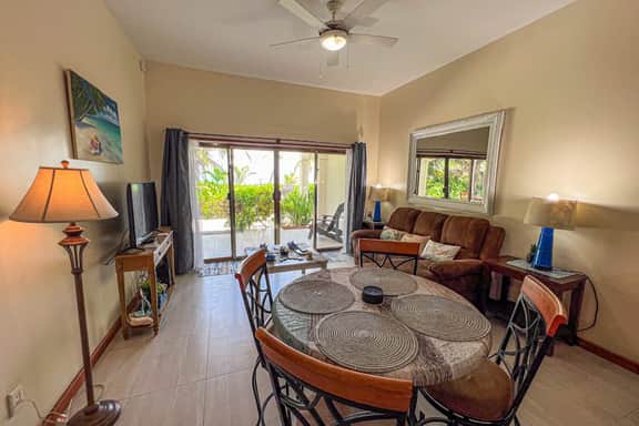 Colorful oceanfront condo with shared pool and jetted tub - Image 4