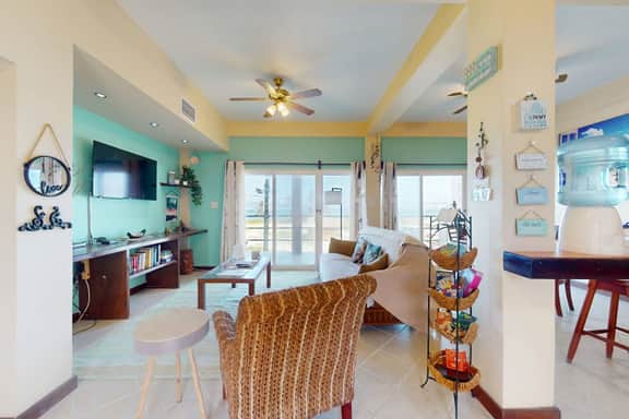Beautiful home with water views, shared pool, free WiFi, private WD, & AC - Image 4