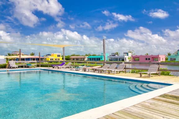 Fabulous condo w lagoon view, WiFi, central AC, shared pool & central location - Image 3