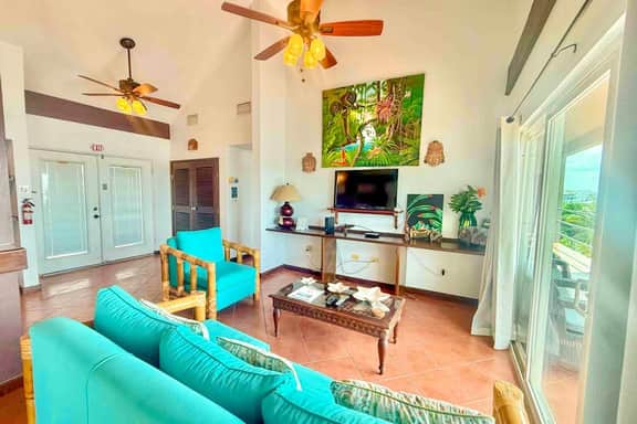 Lagoon-front suite with a balcony, breathtaking views, AC & a pool - Image 4