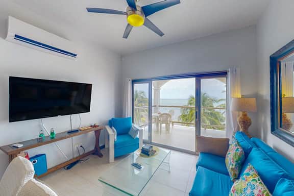 Oceanfront apartment on the beach with great ocean views, pool, WiFi & AC - Image 4