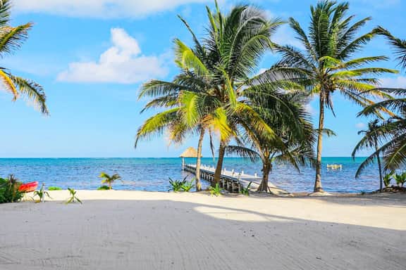 New oceanfront condo w shared pool, dock, two kayaks, partial AC, strong WiFi - Image 3