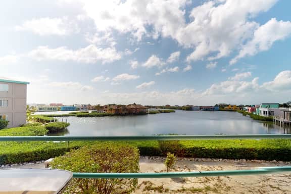 Renovated, oceanfront condo with balcony, AC & outdoor pool - snowbird-friendly - Image 3