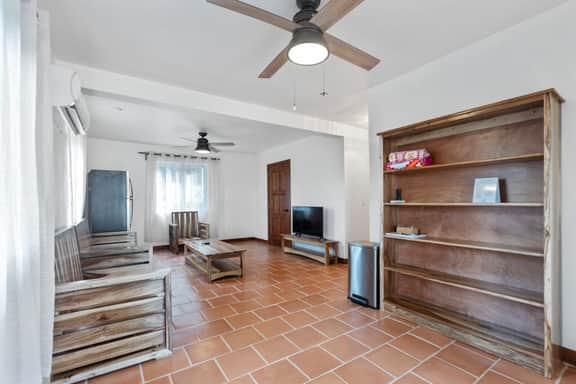 Beachfront home with dock, deck, hammocks, strong WiFi, AC & sea view - Image 4