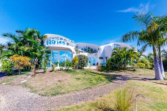 Waterfront organic architecture villa with pool & AC - near lagoon - Image 2