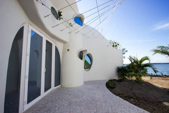 Waterfront organic architecture villa with pool & AC - near lagoon - Image 3
