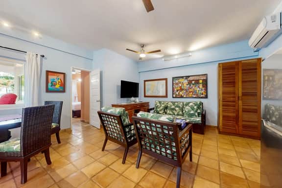 Tranquil ocean-view escape with shared pool, beach access, AC, & free wifi - Image 5