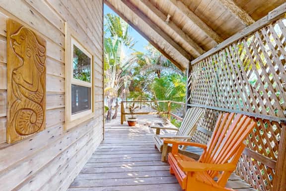Romantic beachfront home with ocean views, dock, free WiFi, and outdoor dining - Image 4