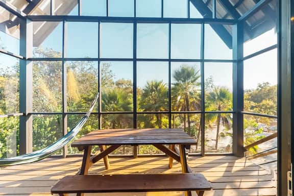 Treehouse cabana suite in a quiet area with veranda, WiFi & partial AC - walk to beach - Image 4