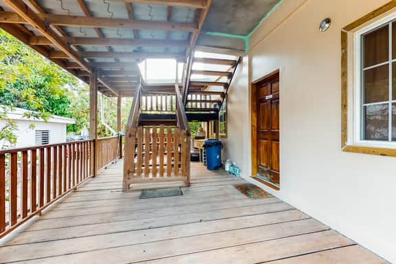 Two studios w ocean views, deck, partial AC & free WiFi - close to the beach - Image 2