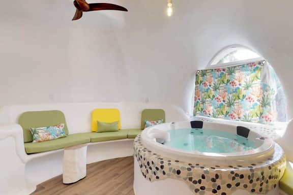 Lagoon view retreat villa with pool, private hot tub, & AC - Image 4