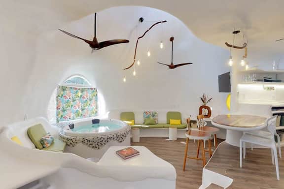 Lagoon view retreat villa with pool, private hot tub, & AC - Image 2