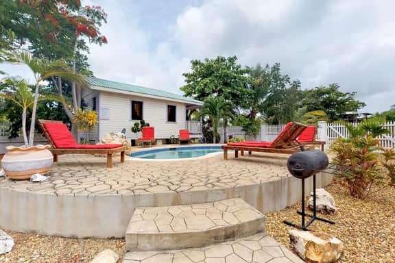 Cabana with WiFi and a shared pool, patio area, and grill - walk to the beach - Image 2