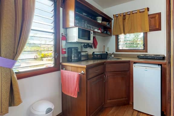 Cabana with WiFi and a shared pool, patio area, and grill - walk to the beach - Image 5