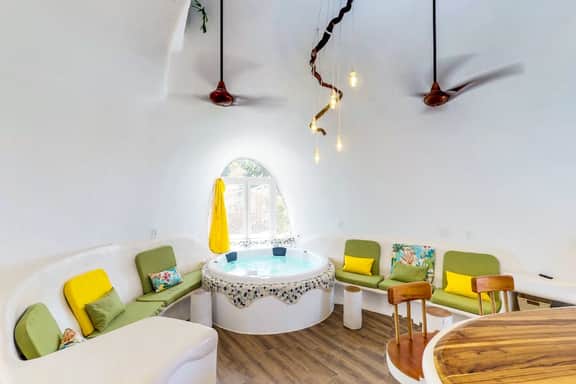 Stunning lagoon-front villa with pool, private hot tub, & AC - Image 4