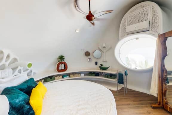 Stunning lagoon-front villa with pool, private hot tub, & AC - Image 3
