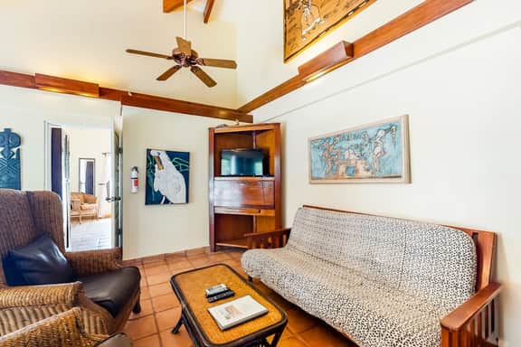 Oceanfront retreat with water view, pool, AC & free WiFi - easy beach access - Image 2