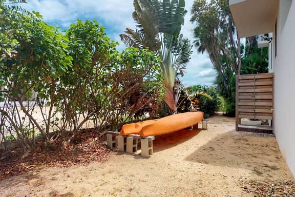 Oceanfront home w private beach, ocean view, kayaks, rooftop, WiFi & partial AC - Image 3