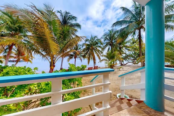 Colorful oceanfront condo with shared pool, WiFi, ocean view, and central AC - Image 4