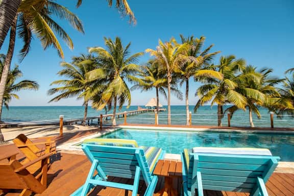 Charming, beachfront condo with shared outdoor pool, central AC, & free WiFi - Image 3