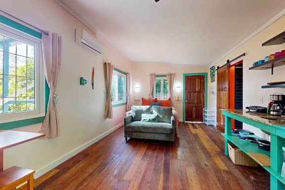 Charming retreat with spacious outdoor areas, cozy interior & near to beach - Image 4