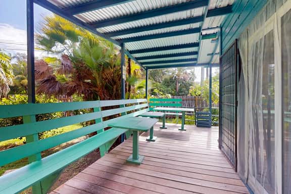 Charming retreat with spacious outdoor areas, cozy interior & near to beach - Image 3