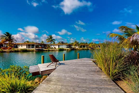Elegant waterfront villa with private pool, terrace and beach club access - Image 2