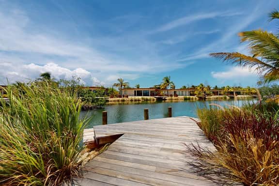 Spacious dog-friendly villa with king beds, private pool, water views & BBQ deck - Image 4