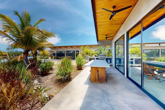 Spacious dog-friendly villa with king beds, private pool, water views & BBQ deck - Image 3