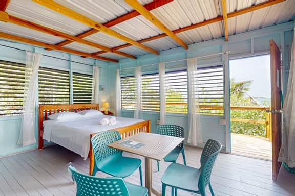 Beachfront cabin with private deck, ocean views & family-friendly vibe - Image 5