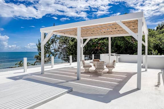 Luxurious beachfront home with private pool, rooftop grill, and sea views - Image 3
