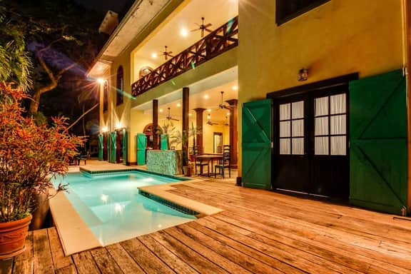 Deluxe Studio with Riverfront Location, WiFi, AC, & Pool - Image 3