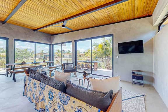 Luxury water view villa with splash pool, high speed WiFi & dog-friendly vibes - Image 4