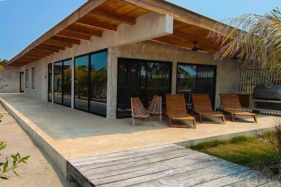 Tranquil canal-view villa with WiFi, dog-friendly space & open layout - Image 3