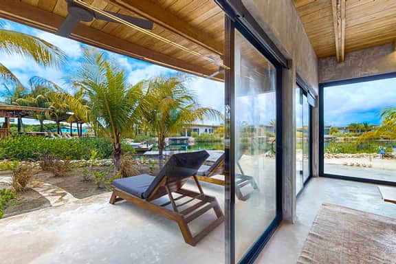Tranquil canal-view villa with WiFi, dog-friendly space & open layout - Image 5