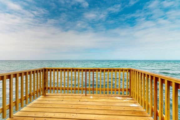 Oceanfront cabin w overwater kitchenette, sea views & private deck - Image 3