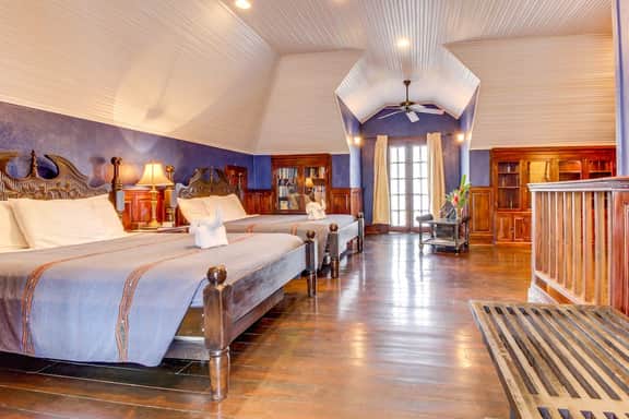 Two Riverfront Suites with Shared Infinity Pool, Balcony Views, WiFi, AC - Dogs OK - Image 5