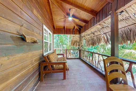 Charming duplex with full Kitchen & WiFi - near dining & stunning attractions - Image 3