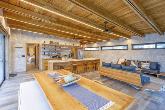 Tranquil villa with water views, private pool, deck dining, WiFi & AC - Image 3