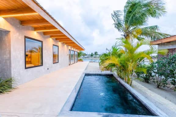 Waterfront villa with splash pool, private terrace, beach access & WiFi - Image 2