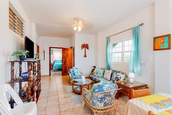 Stunning Oceanfront Villa w Private Pool, Dock, Ocean View, Partial AC & WiFi - Image 2