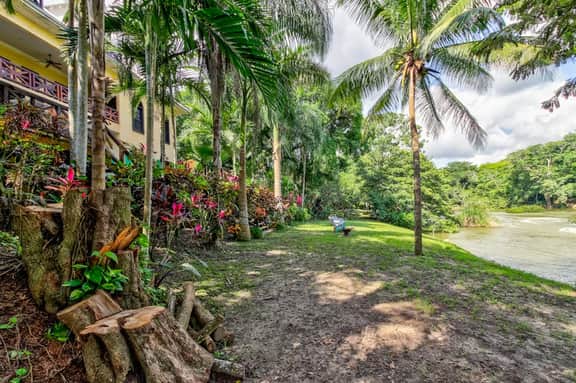 Dog-Friendly Riverfront Suites with Private Pool, Lovely Views, Partial AC & WiFi - Image 2