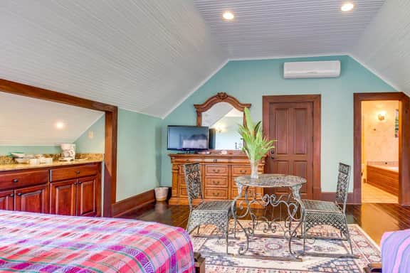 Riverfront Suite, Lovely View, Partial AC, WiFi & Pool - Image 5