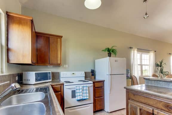 Stunning Ocean Views, Pool, Partial AC, Strong WiFi, & Oceanfront Location - Image 5